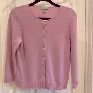 100% cashmere cardigan in light pink (lavender) - size M.